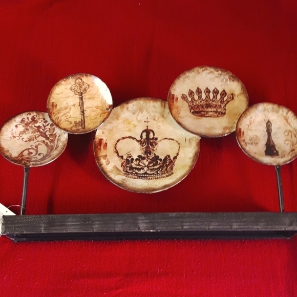 The Crown - Picture 1 of 4